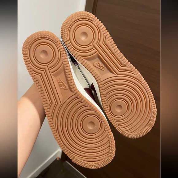 NIKE White & Burgundy Air Force 1 '07 Sneakers NWOT - Picture 6 of 8